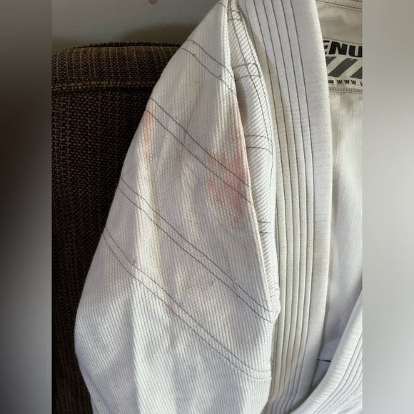 Venum Adult A4 Gi. White but with stains - Picture 9 of 10